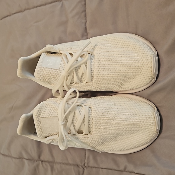 White Adidas - Picture 6 of 6